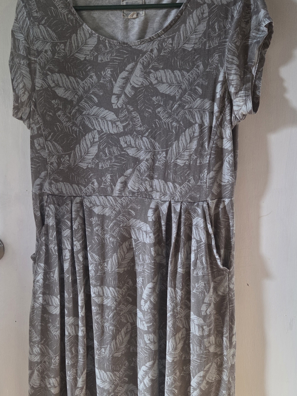 Women's Grey Leaf-Print Midi Dress with Short Sleeves